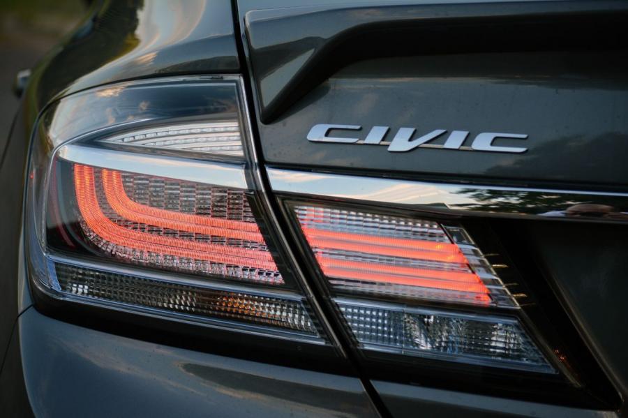  Honda Civic Hybrid 2013 года  (фото 22 из 29)